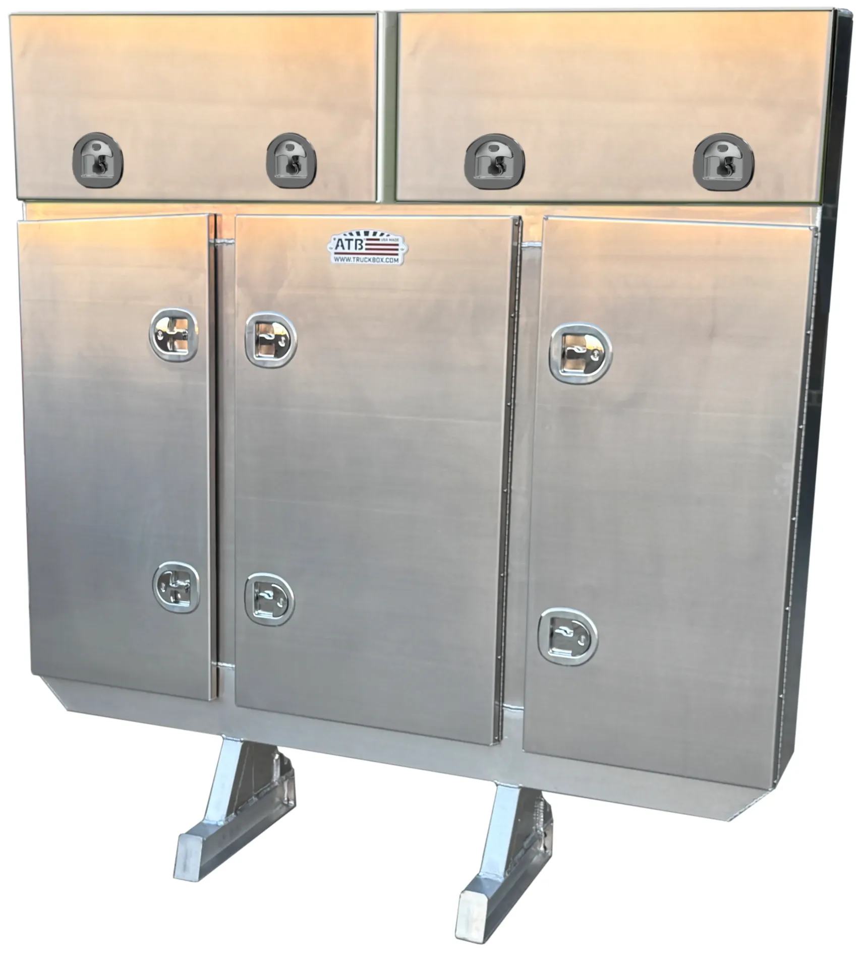 A-RB52 - Aluminum Semi Tractor Heavy Duty Chain Rack Boxes Smooth Body Triple Bottom & Double Top Doors, 1 Chain Hanger in Outside Compartments and 3 Shelves in Center Compartment with DT-T-Handle Locks and I-Beam Mount.